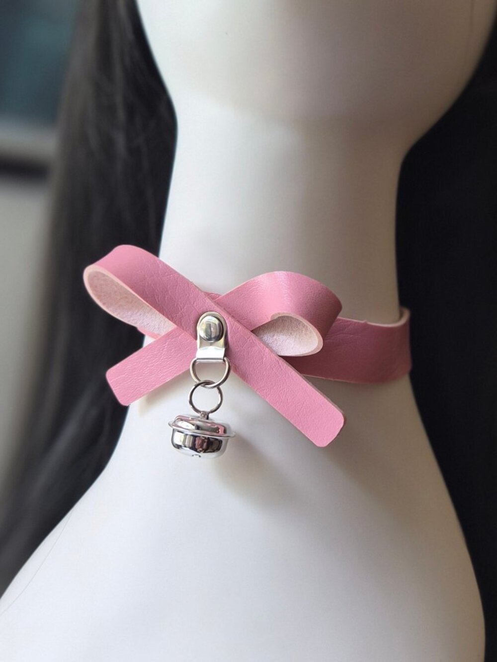 Pink fake leather choker/fashion collar with bow and small metal bell